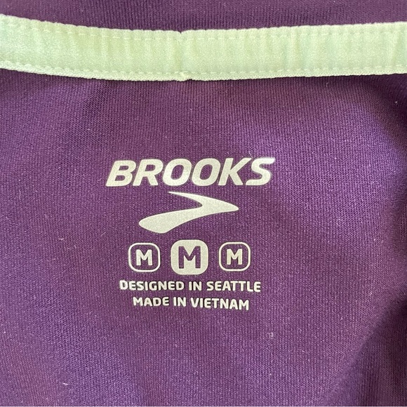 Brooks Dash Half-Zip Top - Picture 6 of 8
